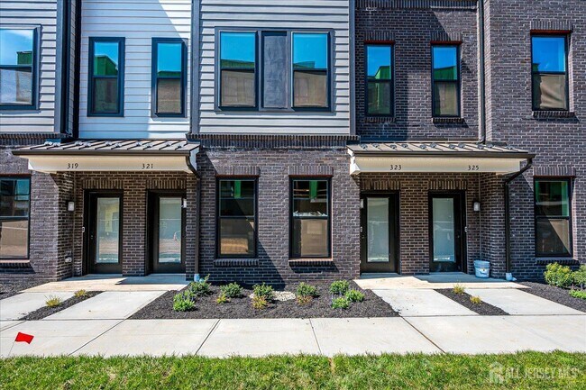 Building Photo - 323 Sadie Cir