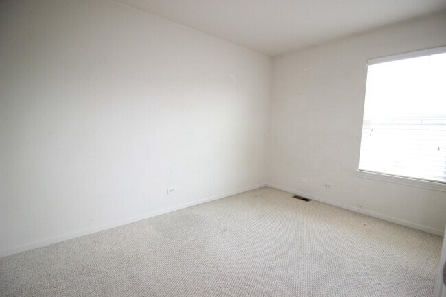 Building Photo - 365 Bradbury Ln