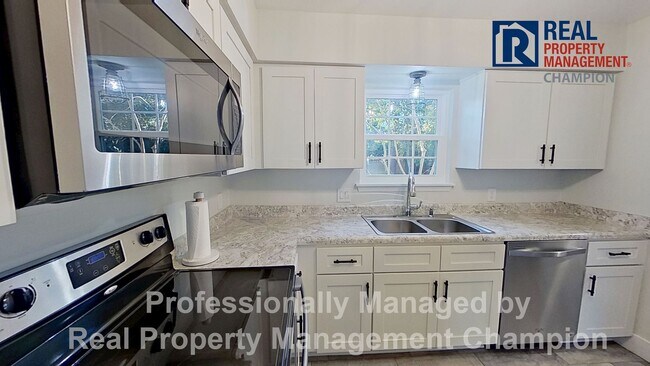 Building Photo - Beautifully Updated Home Featuring Fenced ...