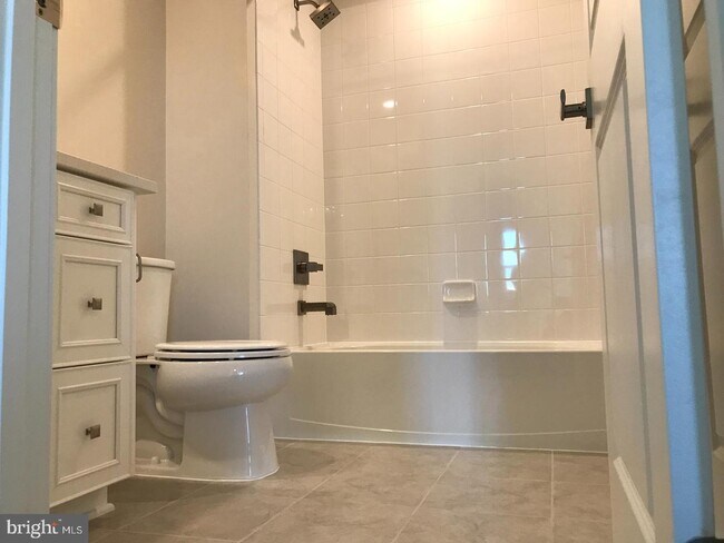 Building Photo - 12992 Hattontown Square