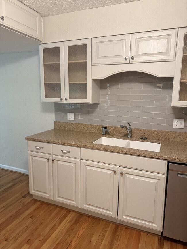 Building Photo - 504 Main St