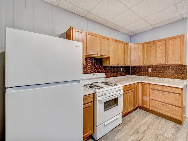 Building Photo - Large Four Bedroom In York!