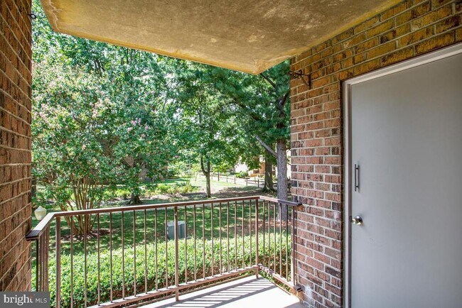Building Photo - 15 Silverwood Cir