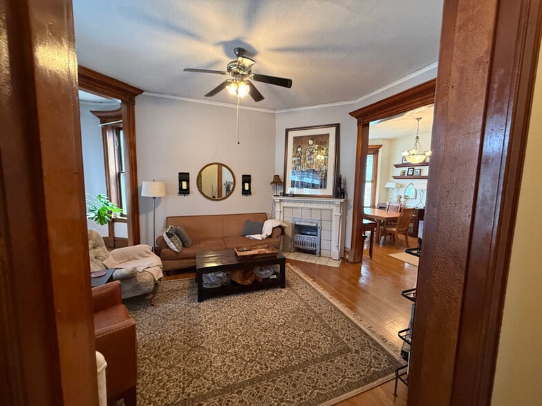 Building Photo - 800 Hague Ave