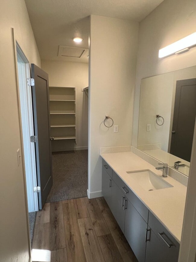 Building Photo - 636 E 12225 S