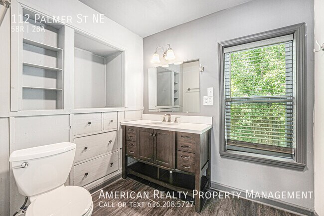 Building Photo - 112 Palmer St NE