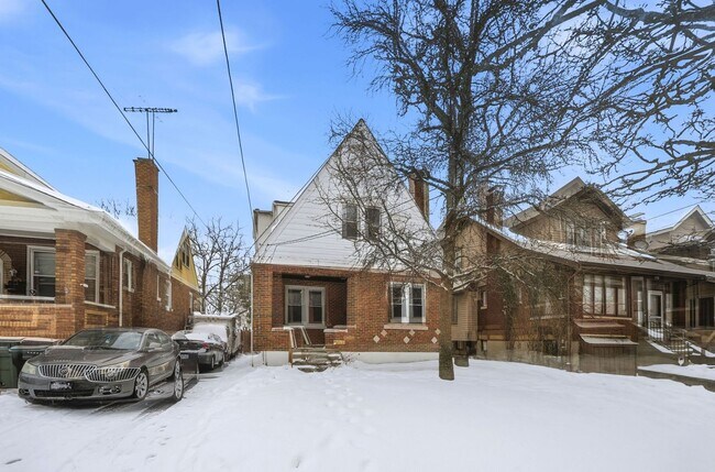 Building Photo - West Price Hill- Adorable 2 bedroom 1 Bath