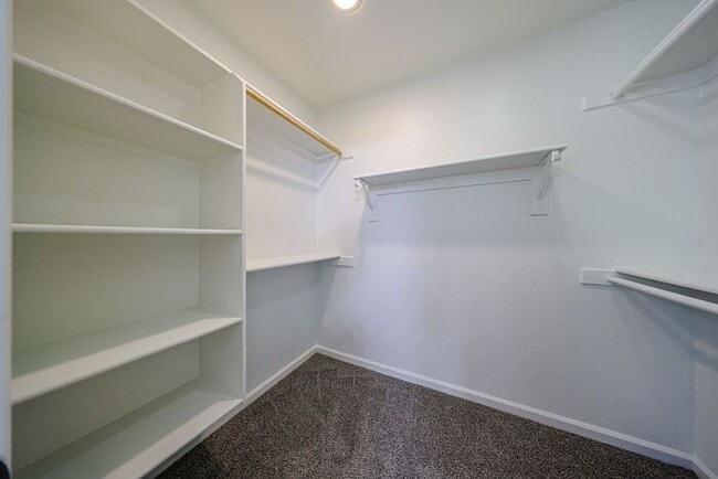 Building Photo - 3 Bed, 2 bath single level home in great C...