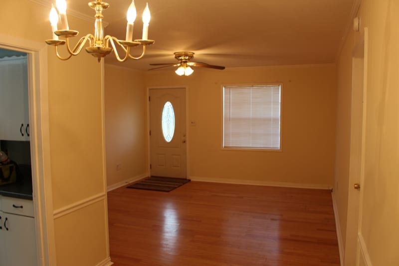 Building Photo - 204 Meadow Ln