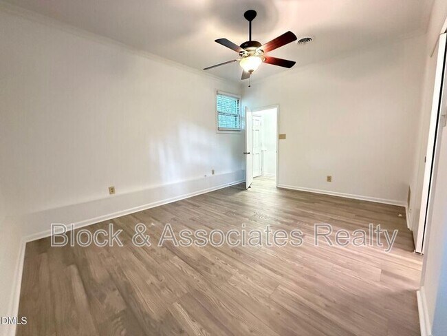Building Photo - 1421 Lynn Rd