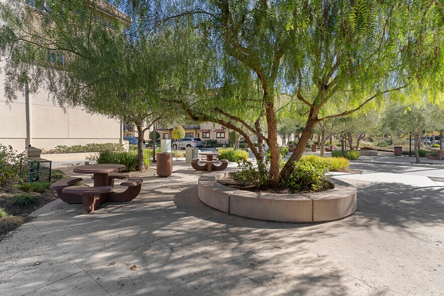 Building Photo - 2700 E Chaucer