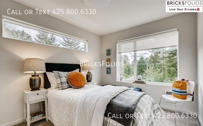 Building Photo - Ready to Experience Luxurious Living in Ly...