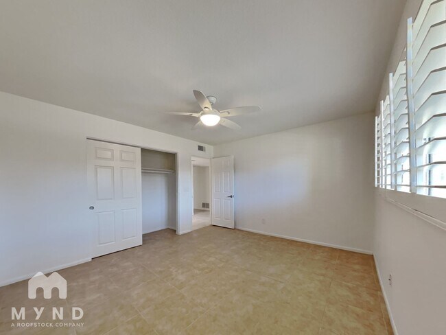 Building Photo - 8176 E Del Cuarzo Dr