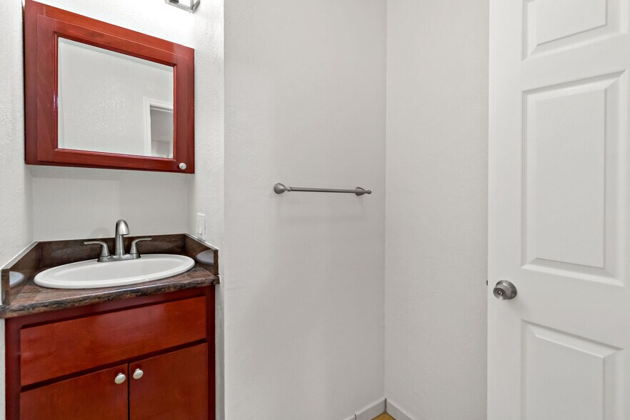 Building Photo - 2644 62nd Ave