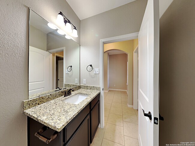 Building Photo - 7715 Watersedge Cove