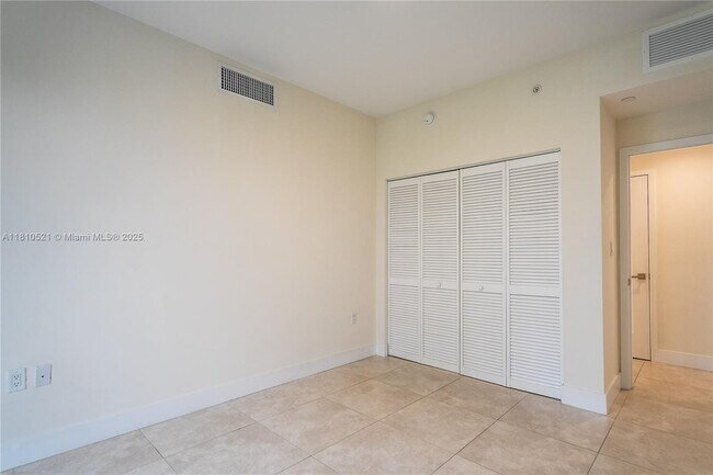 Building Photo - 1091 Galiano St