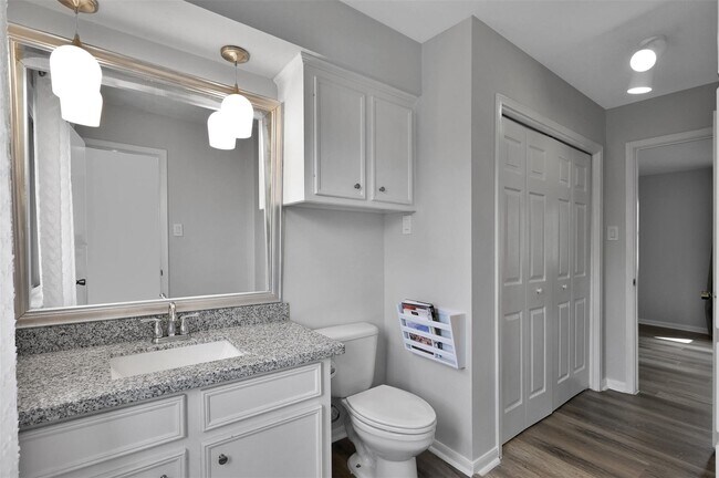 Building Photo - 13527 Summer Hill Dr