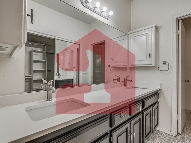 Building Photo - 2708 Silvertree Dr