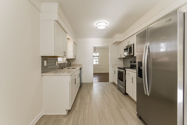 Building Photo - Home for Rent in Great and Quiet Neighborh...