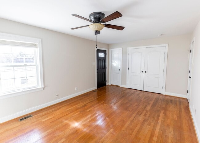 Building Photo - 5 bedroom home