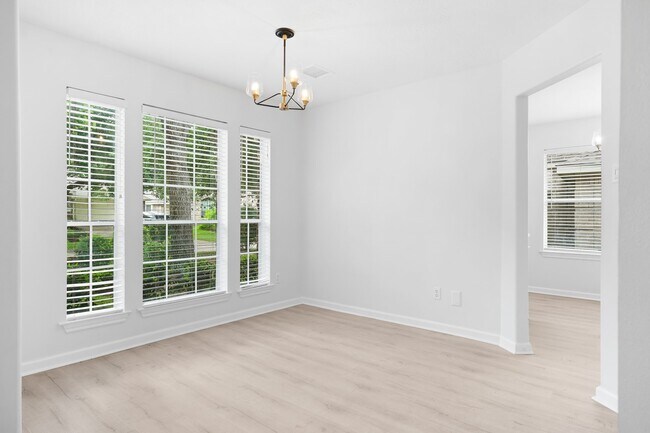 Building Photo - 23 Teakwood Pl