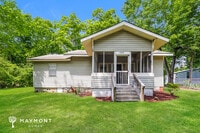 Building Photo - 1008 Bluff St