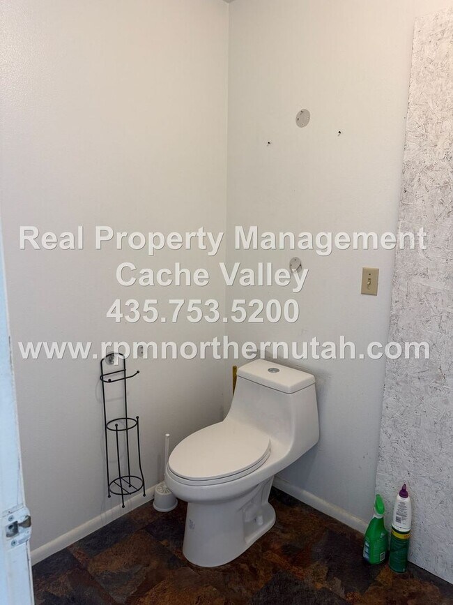 Building Photo - 357 N 200 W