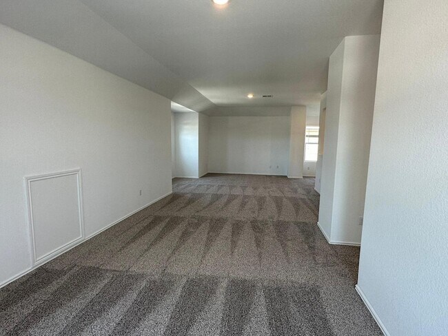 Building Photo - 425 Salt Springs Rd