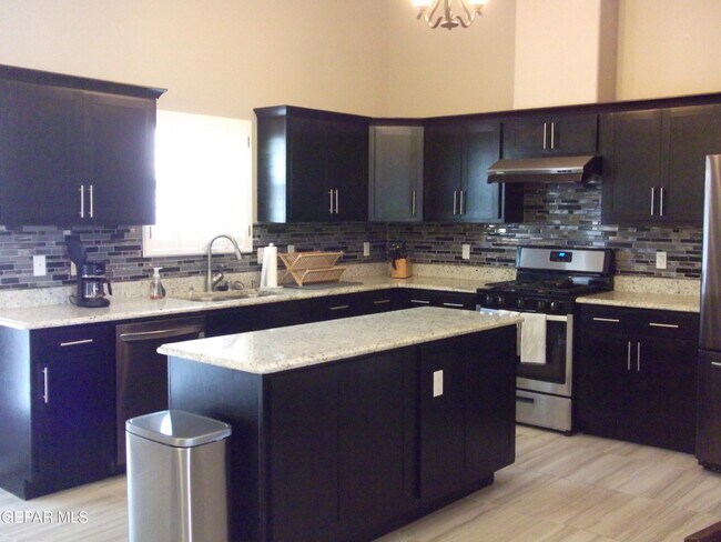 Building Photo - 7836 Enchanted View Dr