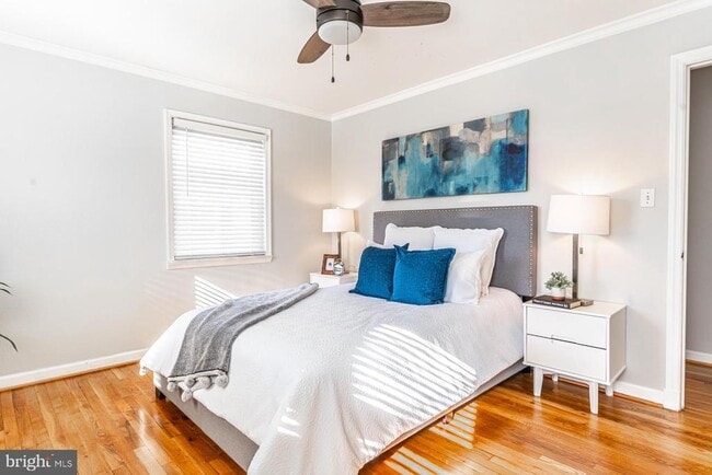 Building Photo - 2122 Arlington Terrace