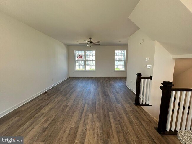 Building Photo - 364 Avon Dr