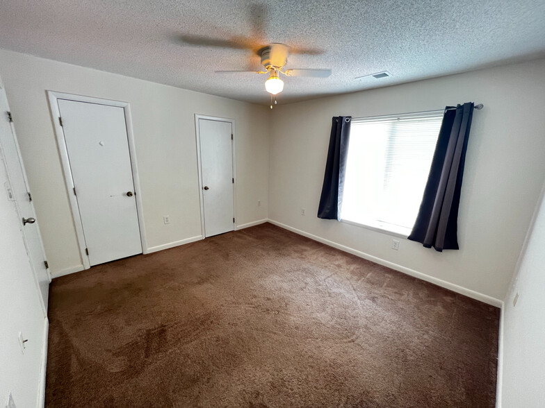 Building Photo - Room in Condo on Crab Orchard Dr