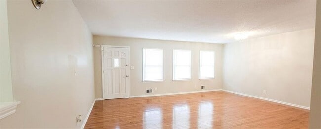 Building Photo - 2866 Manor Ct