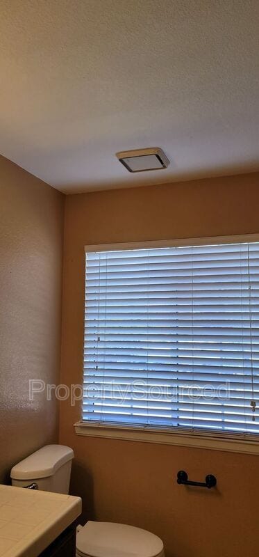 Building Photo - 5054 E Eastview Dr