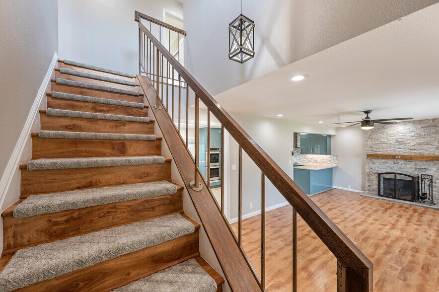 Building Photo - 3661 Slopeview Dr