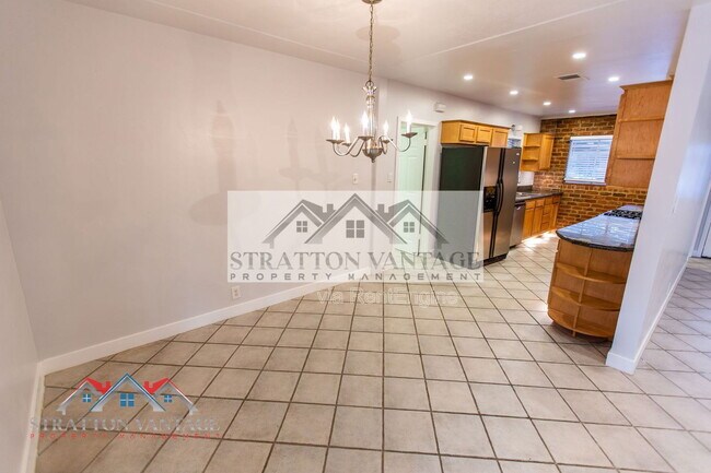 Building Photo - 5142 N 18th Pl