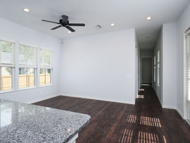 Building Photo - Thelma Lane - Luxury 3 Bedroom, 3 Bathroom...