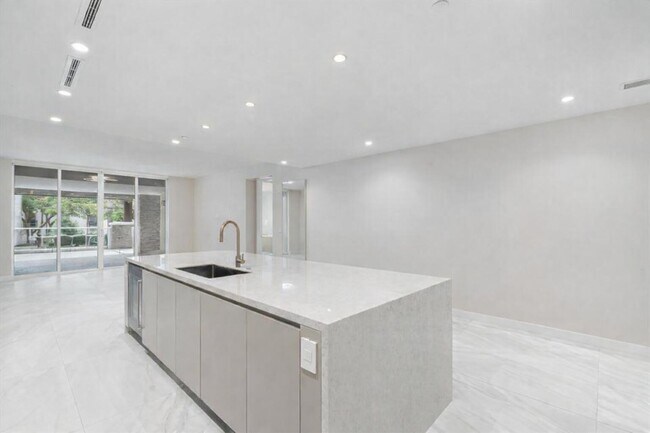 Building Photo - 200 SE Mizner Blvd