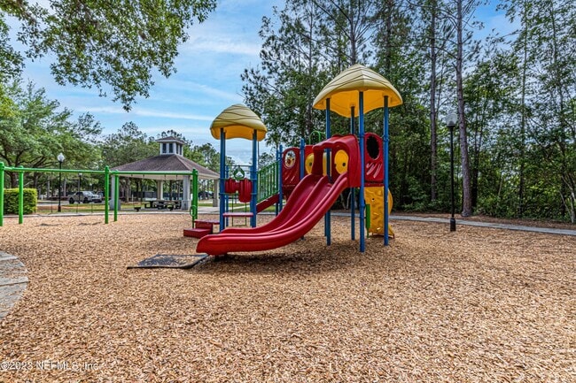 Building Photo - 2465 Pinehurst Ln