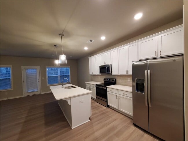 Building Photo - 730 Calvin Pk Dr