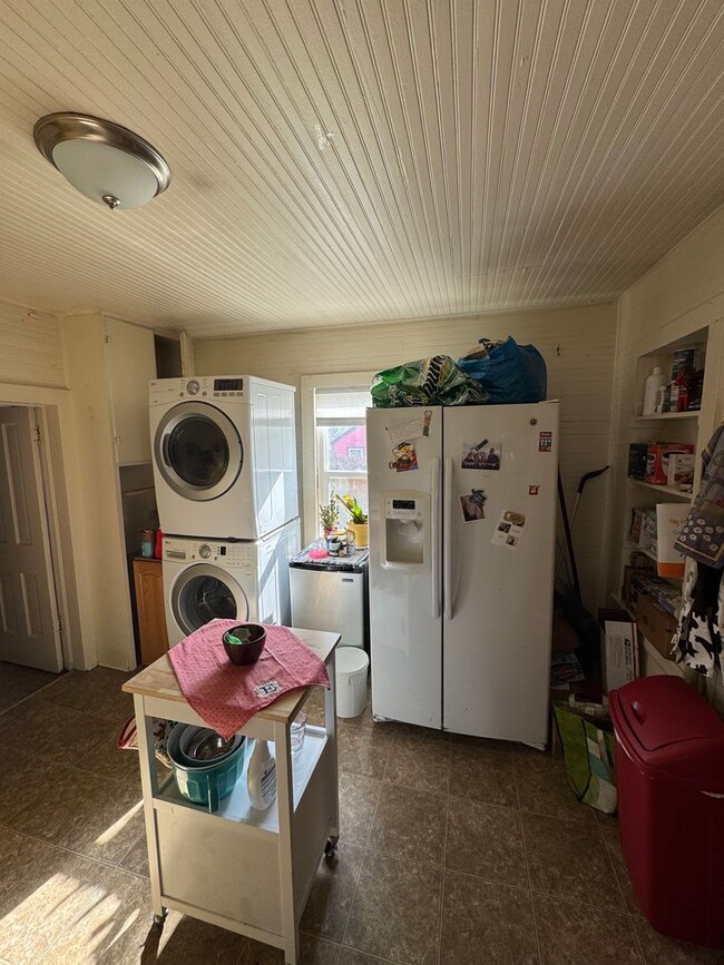 Building Photo - One Bedroom Cottage Available in Louisville!