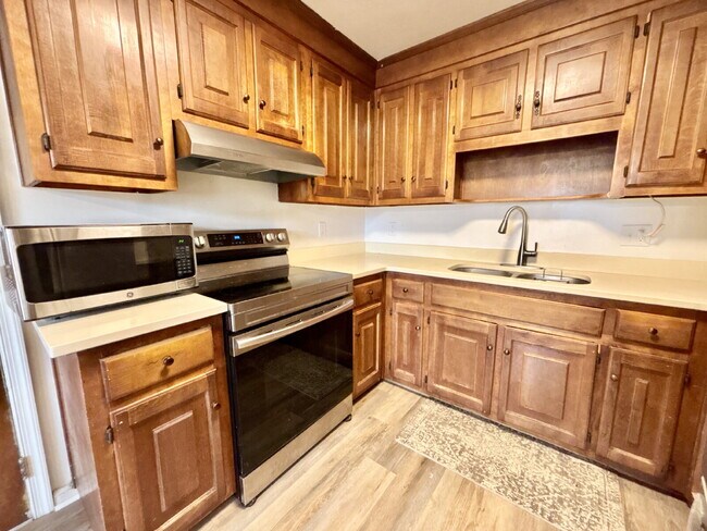 Building Photo - Cozy Brick Ranch in Norfolk!