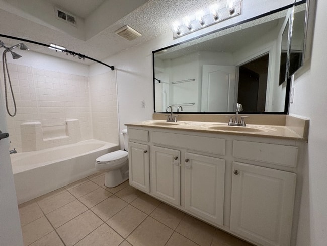 Building Photo - 3 Bedroom with Water View - Villanova at H...