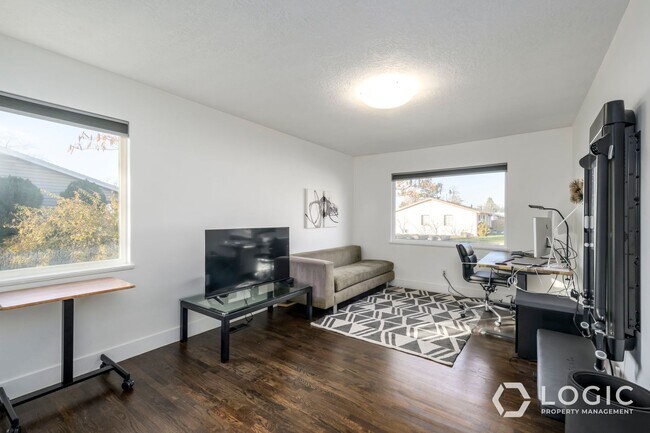 Building Photo - Stunning Home in Cottonwood Heights!!