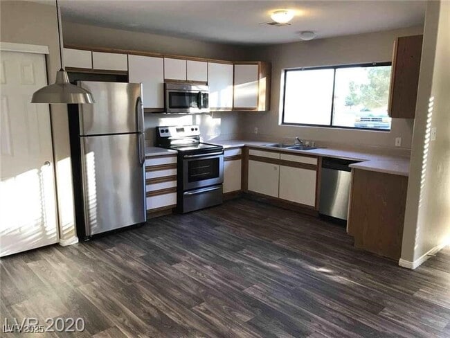 Building Photo - 2120 McMurray Dr