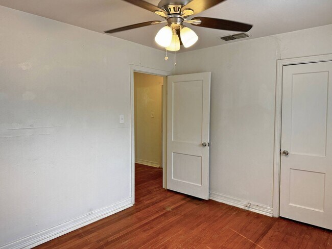 Building Photo - Charming 2 Bed, 1 Bath Home Close To MSU