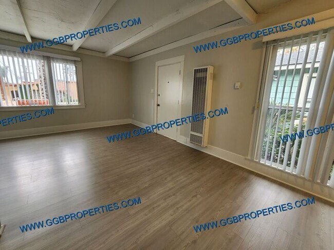 Building Photo - ** Self Guided Tour **Belmont Shores Updat...