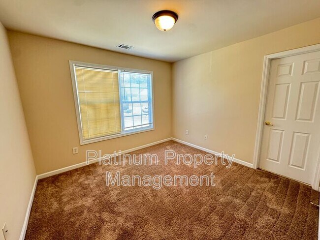 Building Photo - 3225 Landingview Ct