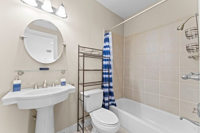 Building Photo - 9910 Orchard Ct