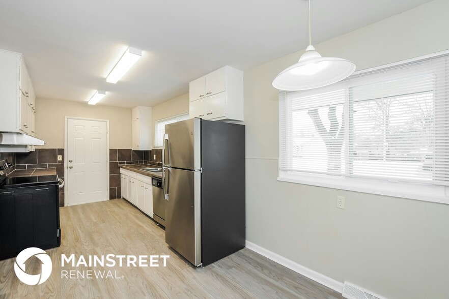 Building Photo - 8003 E 90th Terrace